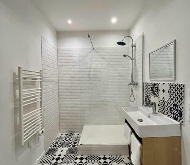 Saint-Honore - Jeanne d'Arc Apartment | L' Appart' , tendance et épuré avec bel extérieur, proche du centre