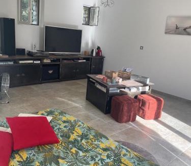 Paradou Bed & Breakfast | L'appart Thé - Charme discret au coeur des Alpilles