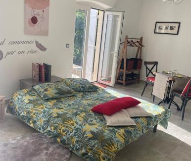 Paradou Bed & Breakfast | L'appart Thé - Charme discret au coeur des Alpilles