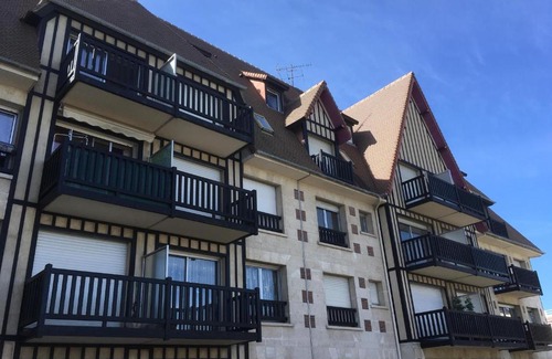 Deauville City Centre Apartment | L'Atelier des Planches