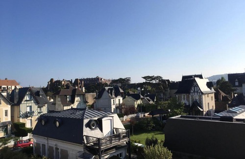 Deauville City Centre Apartment | L'Atelier des Planches