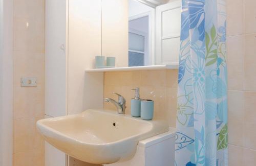 Savona Apartment | "L'Attico Bianco" city view 10 m a piedi dal mare