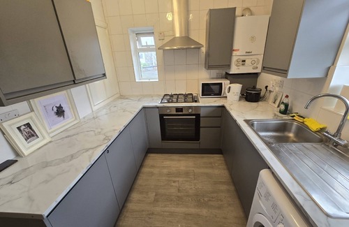 London Borough of Hounslow House | L'Auberge close Syon Lane Station and Heathrow