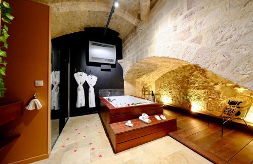 Quartier Vieux Marche-Cathedrale Apartment | L'Autel La Crypte Mystérieuse de Rouen - sauna & balnéo