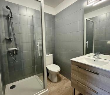 Saint-Come-de-Fresne Apartment | L'Azalée, avec accès piscine et jacuzzi