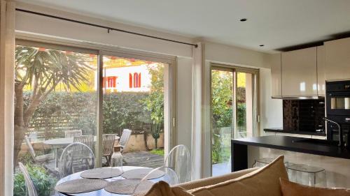 Le Cannet Apartment | L'Azur - Apt de Standing - Piscine - Parking
