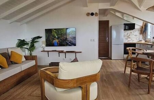 Basse-Terre Apartment | L'écrin jaune: Apartment with 180° sea view!