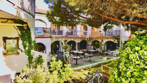Soulac-sur-Mer Hotel | L'Ecume des Jours