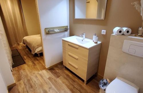 Courtonne-la-Meurdrac Bed & Breakfast | L' Ensoleillée Au Doux Refuge