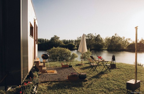 Villeneuve-la-Guyard Cabin | L'Etang des P'tits Plaisirs - Nature refuge