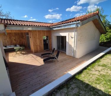 Mortagne-sur-Gironde House | L Etel - spa extérieur vue étoiles de la chambre et vélos électriques