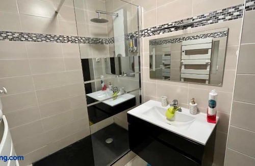 Republique Apartment | L'Etincelant - Climatisation - 4 pers - Rêve au Mans