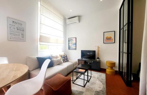 Antibes Old Town Apartment | L'Isnard 1er - Au coeur dAntibes