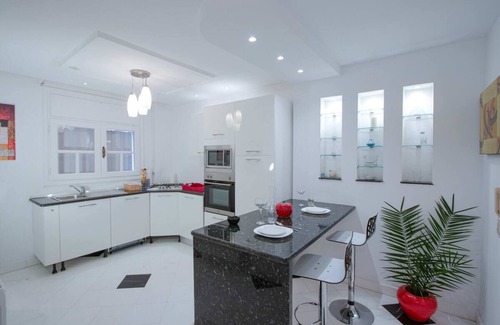Les Berges du Lac Apartment | L'onde du Lac - chic apartment with private suite