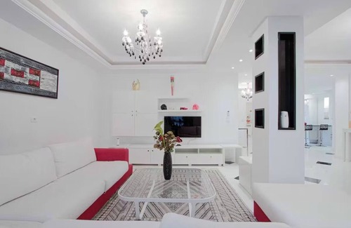 Les Berges du Lac Apartment | L'onde du Lac - chic apartment with private suite