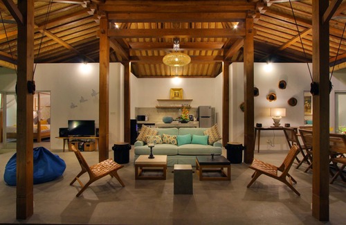 Petitenget Villa | #L1 12BR Oberoi 700m beach Central Seminyak villa