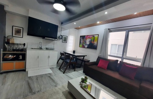 Bonifacio Global City Condo | L1 Twin Bed Staycation in Bonifacio Global City