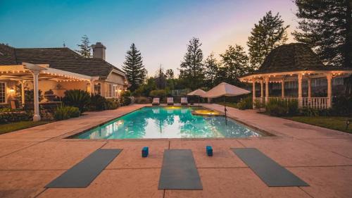 Temecula Villa | La Barrique by AvantStay Secluded 14 Acre Estate w Vball Pool