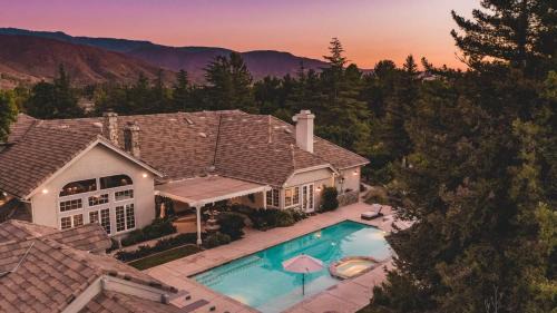 Temecula Villa | La Barrique by AvantStay Secluded 14 Acre Estate w Vball Pool