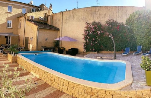 Entraigues-sur-la-Sorgue Hotel | La Bastide d'Entraigues