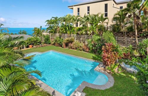 Hamilton Island House | La Bella Waters 1 Wide Reaching Ocean Views And Buggy