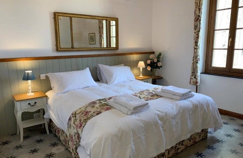 Le Somail Bed & Breakfast | La Bergerie Antoine Lantana King Room - Deluxe South of France Experience