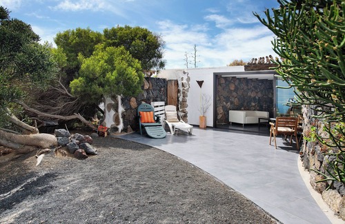 Haria Villa | La Bodeguita - House on a Volcano with a Guitar