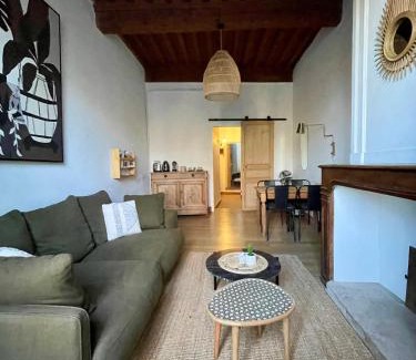 Uzes Apartment | La bohème place aux herbes