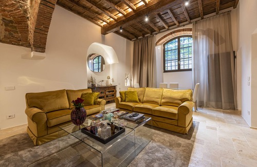 Oltrarno Apartment | La Bottega del Ferro by Mmega