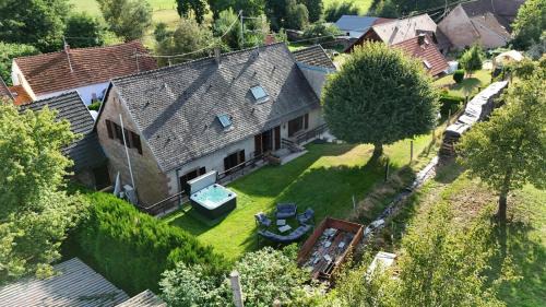 Erckartswiller House | La Buissonnière