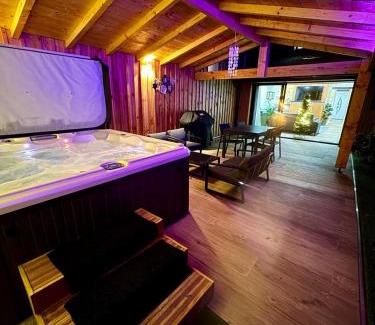 La Celle-sous-Gouzon Villa | La Bulle Médocaine villa élégante avec jaccuzy privé