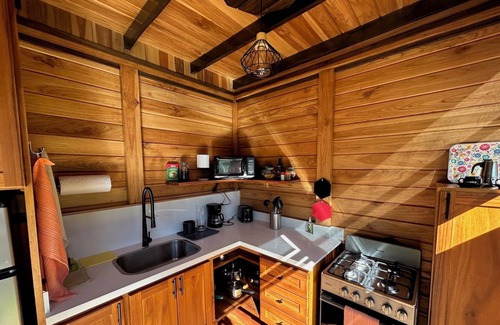 Cartago Cabin | La Cabaña de Tata: Cozy Cabin, Books, Nature, and Contemplation