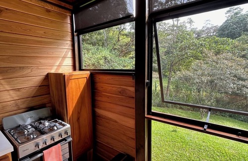 Cartago Cabin | La Cabaña de Tata: Cozy Cabin, Books, Nature, and Contemplation