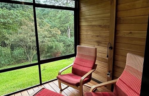 Cartago Cabin | La Cabaña de Tata: Cozy Cabin, Books, Nature, and Contemplation