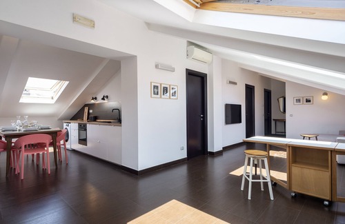 Naples City Centre Apartment | La Camera Chiara - Mansarda in Via Duomo