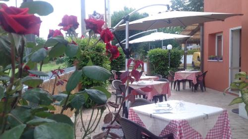 Misano Adriatico House | La Campagnola Trattoria con Alloggio