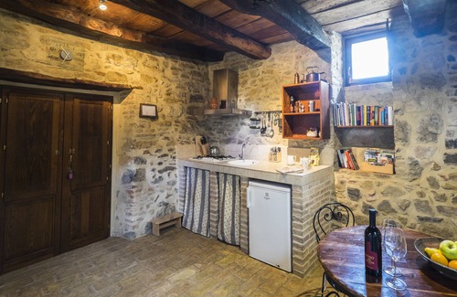 Montelovesco Cottage | La Cantina - sleeping 2 or up to 4 people