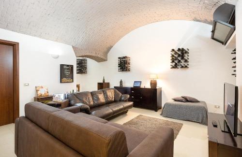 Abbadesse Apartment | La Cantinetta di Milano - The Wine Cave in Milan, huge 110sqm apartment, Milan Central Station