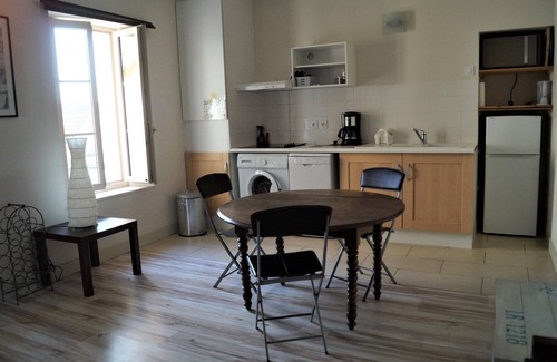 Quartier du Casino Apartment | LA CARAVELLE 3 5 MINUTES FROM THE SEA, CENTER 1ST FLOOR THROUGH TERRACE