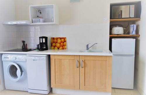 Quartier du Casino Apartment | LA CARAVELLE 3 5 MINUTES FROM THE SEA, CENTER 1ST FLOOR THROUGH TERRACE