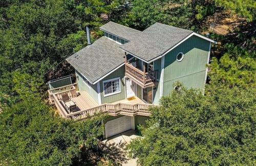 Crestline House | La Casa Alta/Cozy mountain cabin with HOT TUB