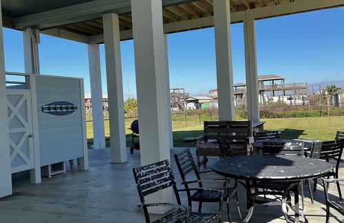 Crystal Beach House | La Casa Bonita: 2 BR, 2 BA House in Crystal beach, Sleeps 8