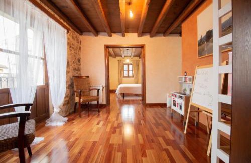 Cerezo de Abajo House | La Casa del Médico