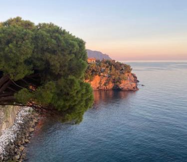 Pieve Ligure Apartment | La Casa di Samantha a Villa Regina a picco sul mare con piscina