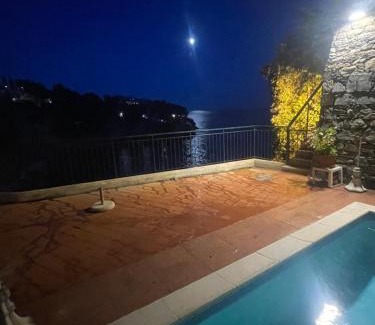 Pieve Ligure Apartment | La Casa di Samantha a Villa Regina a picco sul mare con piscina