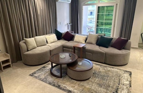Al Duqqi Apartment | La Casa Luxurious Smart Home
