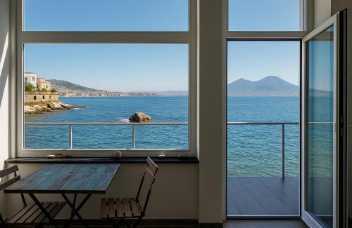 Posillipo Apartment | LA CASA SULL’ ACQUA