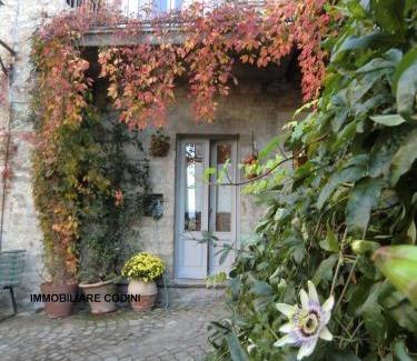 Collelungo House | la Casa sull'arco - Albergo diffuso Collelungo