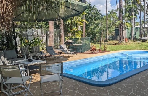 Leanyer Villa | La Casa Tropical - Your own private oasis!