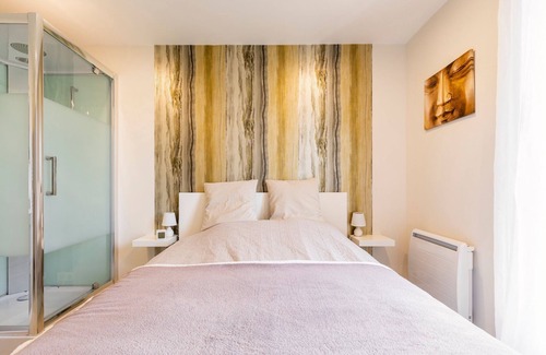 Bayonne Bed & Breakfast | La chambre des REVES - N°2/3- SPA PRIVATIF en option en JUILLET, inclus en AOUT